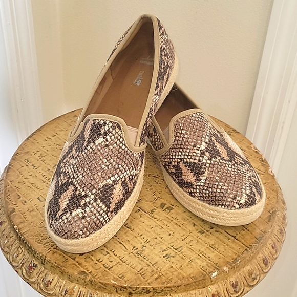 snakeskin clarks